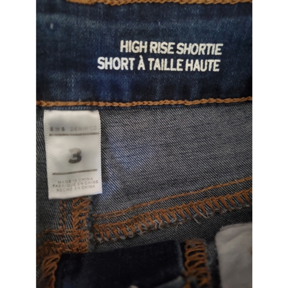 Mid-rise denim Shorts, Size 3 - Picture 6 of 6